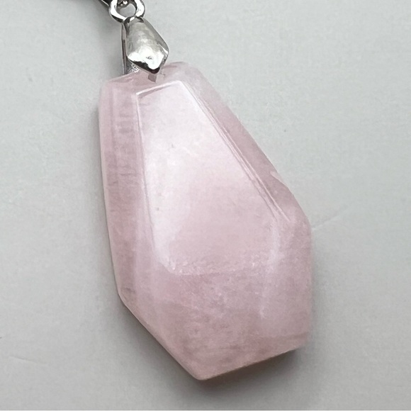 New Tigers Rose Quartz Crystal Stone Shaped Coffin Pendant Necklace with Cord - Picture 5 of 6